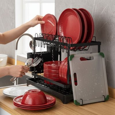 Vue latérale de l'égouttoir à vaisselle avec porte-couverts et support pour planche à découper 
découper
